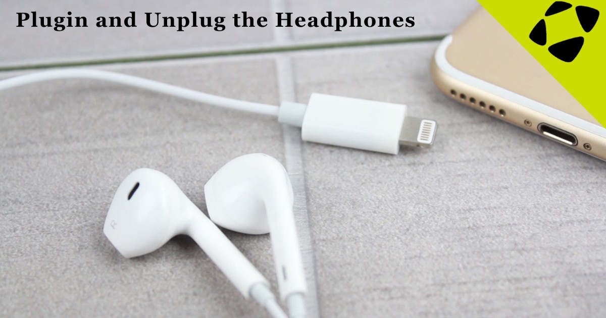 Plugin and Unplug the Headphones